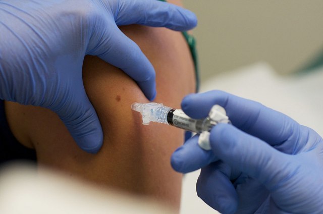 Poèinje ispitivanje vakcine protiv kovida na ljudima, saradnja s Rusijom